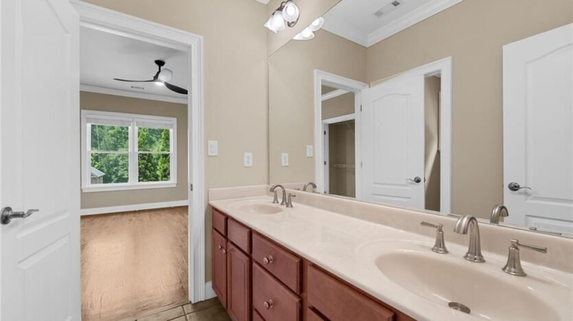 2122 Hunters Green Drive Lawrenceville, Georgia 30043