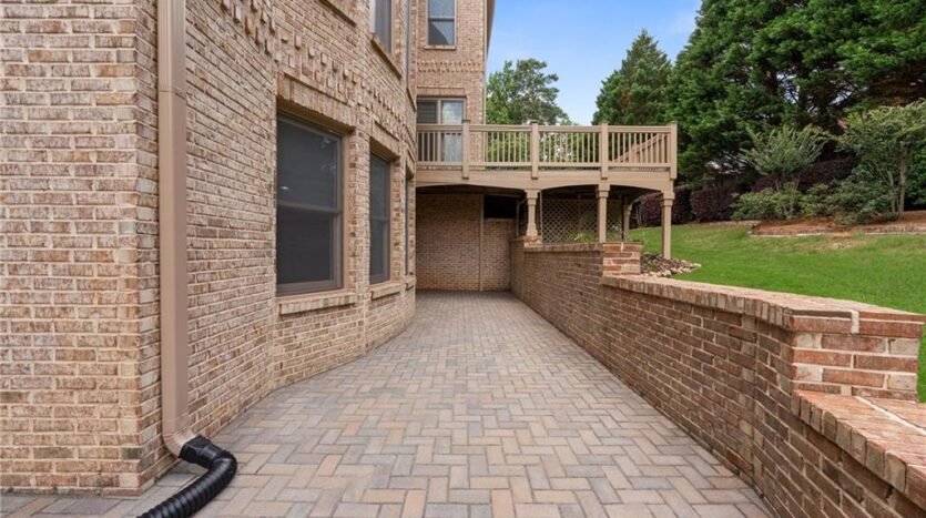 2122 Hunters Green Drive Lawrenceville, Georgia 30043