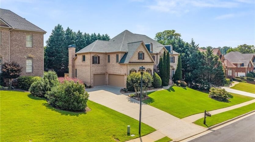 2122 Hunters Green Drive Lawrenceville, Georgia 30043