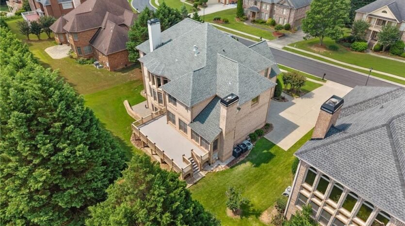2122 Hunters Green Drive Lawrenceville, Georgia 30043
