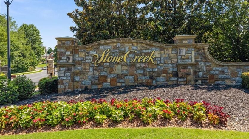 2122 Hunters Green Drive Lawrenceville, Georgia 30043