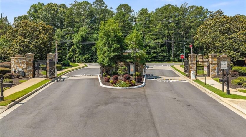 2122 Hunters Green Drive Lawrenceville, Georgia 30043