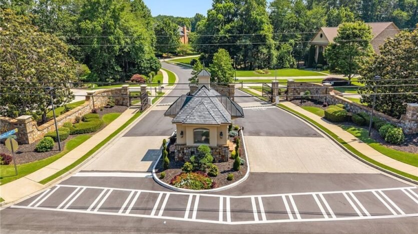 2122 Hunters Green Drive Lawrenceville, Georgia 30043